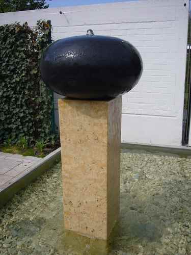 Basalt Brunnen, mediterraner Gartenbrunnen, Ort zum meditieren